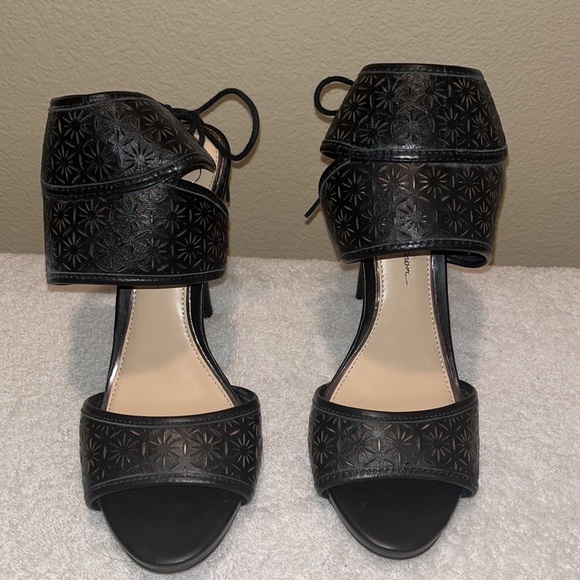 Jessica Simpson Black Heels - Picture 2 of 8